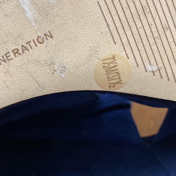 BCBG suede blue wedges size 7.5 - Picture 8 of 9